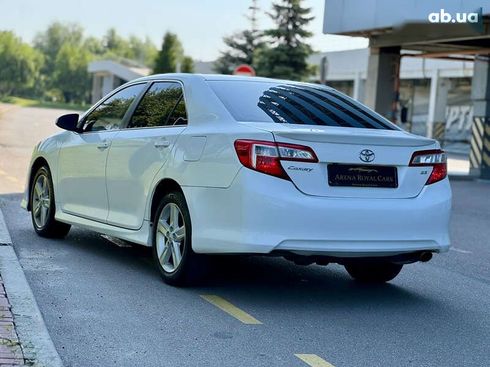 Toyota Camry 2014 - фото 14