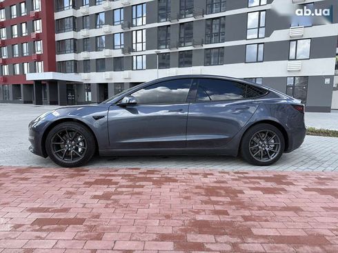 Tesla Model 3 2022 - фото 2