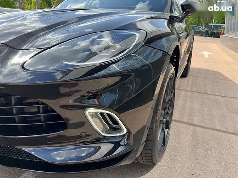 Aston Martin DBX 2021 - фото 16