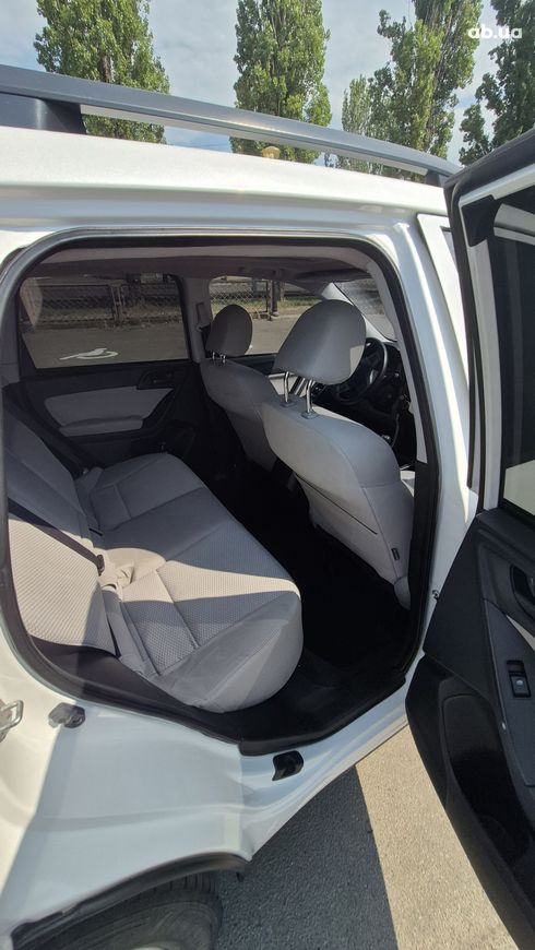 Subaru Forester 2014 белый - фото 16