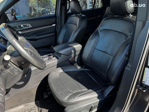 Ford Explorer 2018 серый - фото 27