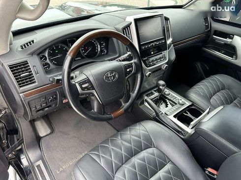 Toyota Land Cruiser 2017 - фото 10