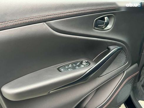 Aston Martin DBX 2021 - фото 17