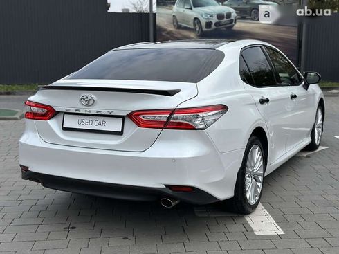 Toyota Camry 2018 - фото 8