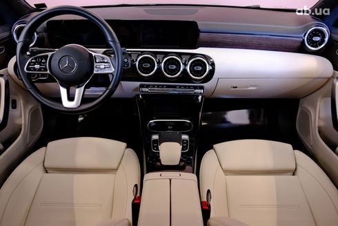 Mercedes-Benz CLA-Класс 2019 черный - фото 7