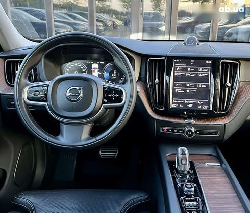 Volvo XC60 2019 - фото 27
