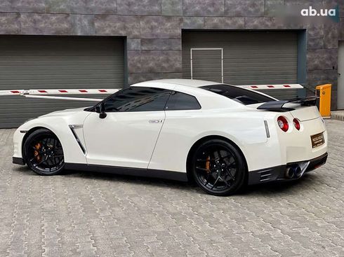 Nissan GT-R 2013 - фото 22