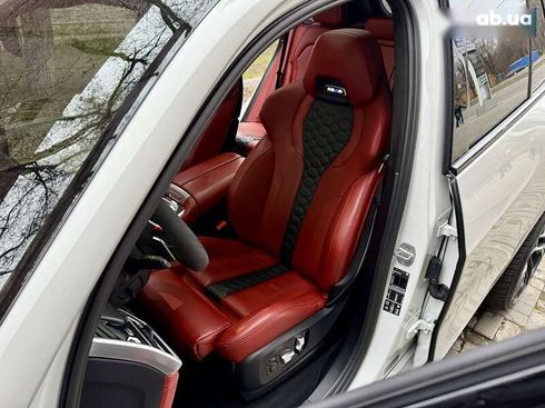 BMW X5 M 2021 - фото 24