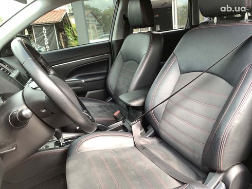 Mitsubishi Outlander 2018 белый - фото 22