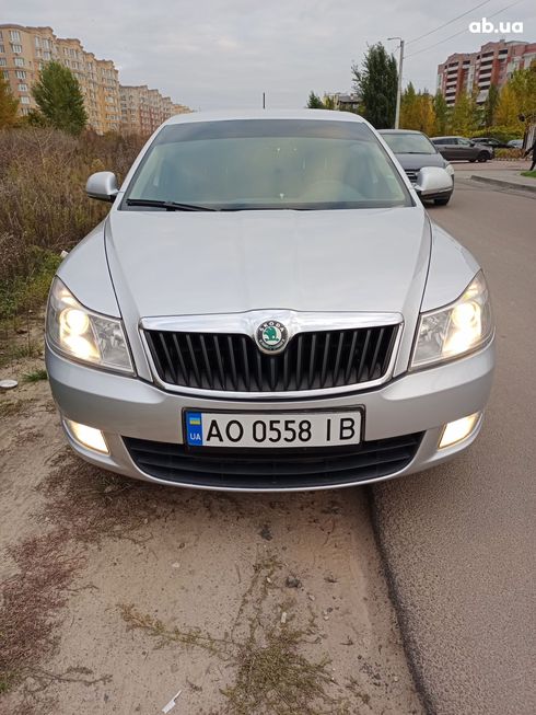 Skoda Octavia 2011 серебристый - фото 14