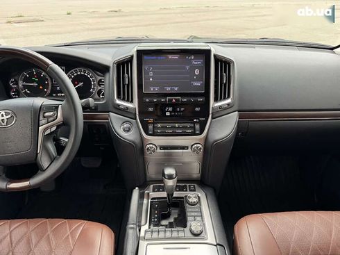 Toyota Land Cruiser 2017 - фото 20