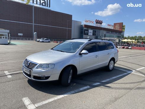Volkswagen Passat 2009 серебристый - фото 6