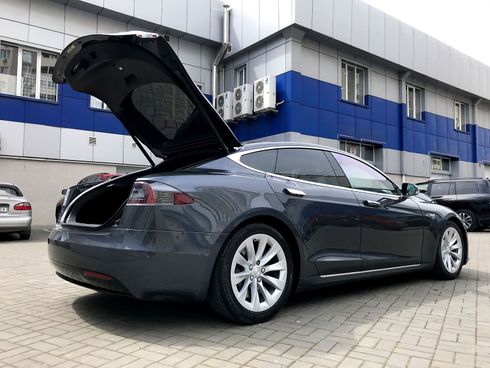 Tesla Model S 2016 серый - фото 9