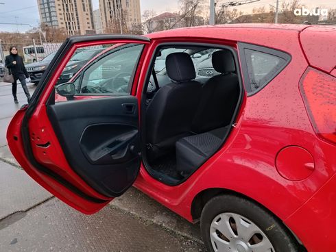 Ford Fiesta 2012 красный - фото 14