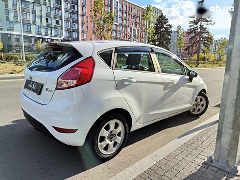 Ford Fiesta 2016 - фото 21