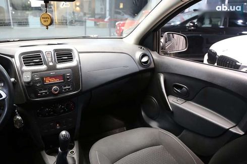 Renault Sandero 2019 - фото 15