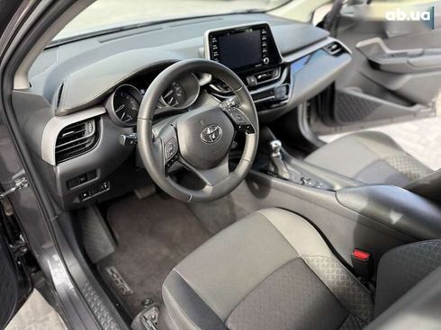 Toyota C-HR 2021 - фото 17