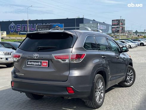 Toyota Highlander 2016 серый - фото 8