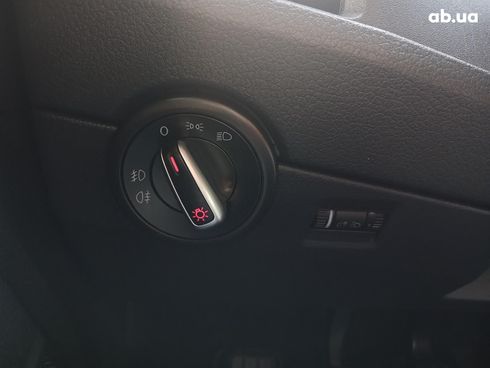 Volkswagen Caravelle 2017 синий - фото 15