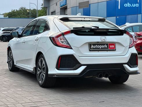 Honda Civic 2016 белый - фото 10