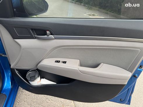 Hyundai Elantra 2016 синий - фото 23