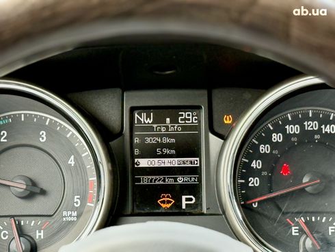 Jeep Grand Cherokee 2011 серый - фото 12