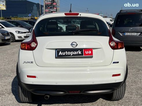 Nissan Juke 2011 белый - фото 9
