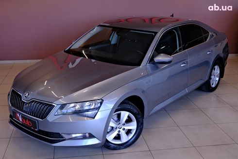Skoda Superb 2018 серый - фото 2