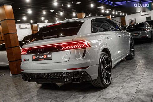 Audi RS Q8 2023 - фото 29