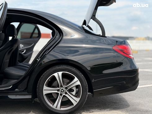Mercedes-Benz E-Класс 2019 черный - фото 31