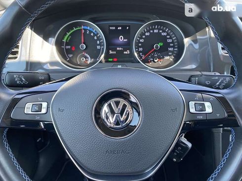 Volkswagen e-Golf 2020 - фото 19