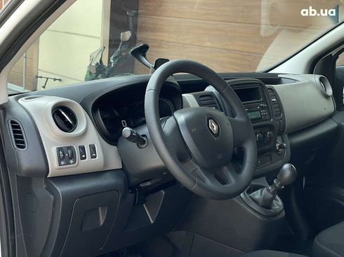 Renault Trafic 2016 - фото 24