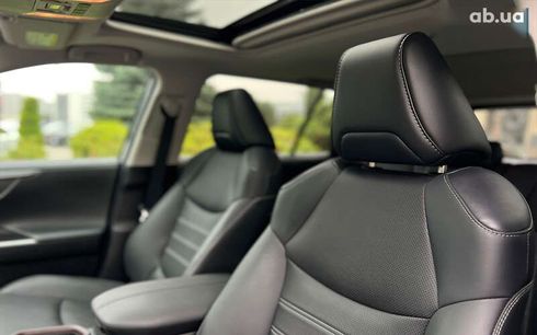 Toyota RAV4 2021 - фото 19