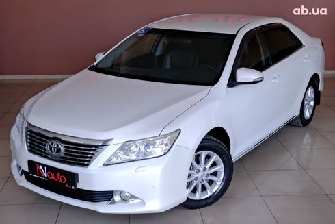 Toyota Camry 2012 белый - фото 2