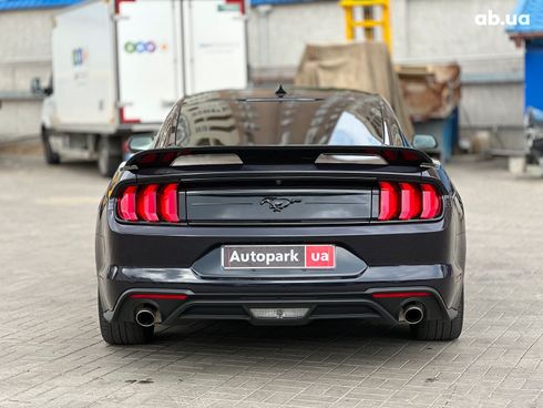 Ford Mustang 2022 черный - фото 6