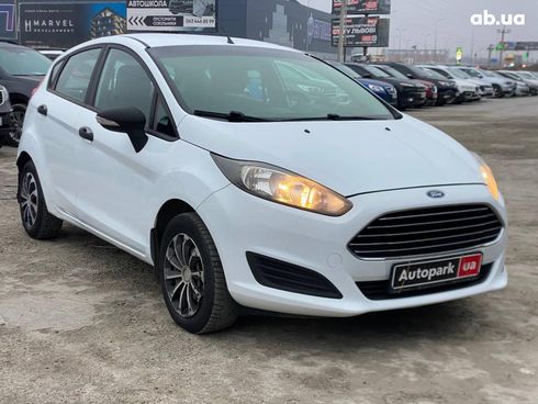 Ford Fiesta 2013 белый - фото 8