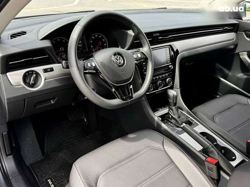 Volkswagen Passat 2021 - фото 16