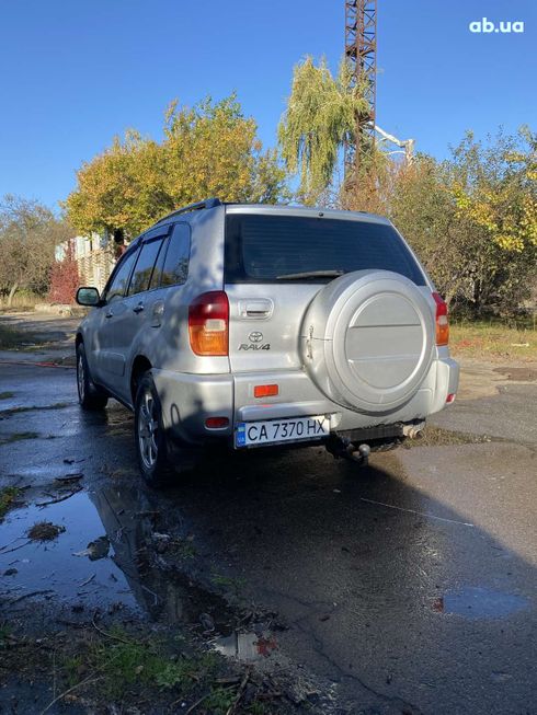 Toyota RAV4 2003 серебристый - фото 3