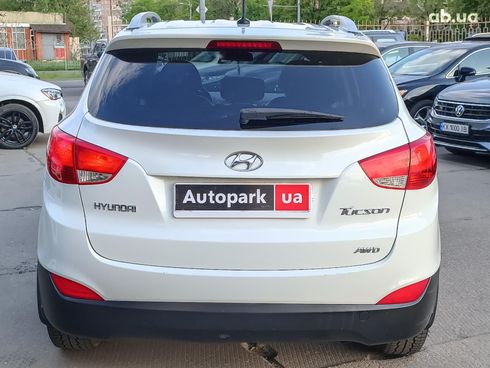Hyundai Tucson 2010 белый - фото 6