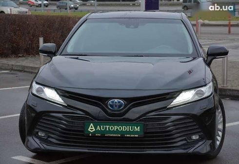 Toyota Camry 2019 - фото 2
