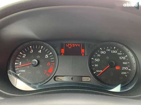 Renault Clio 2012 - фото 17