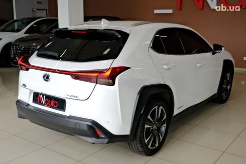 Lexus UX 2021 белый - фото 3