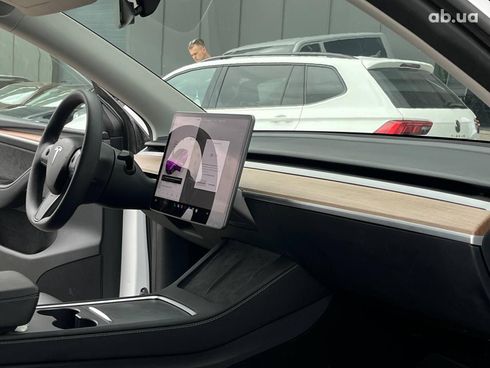 Tesla Model Y 2024 белый - фото 19