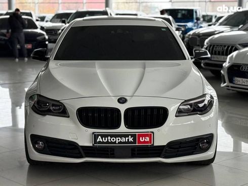 BMW 5 серия 2016 белый - фото 2