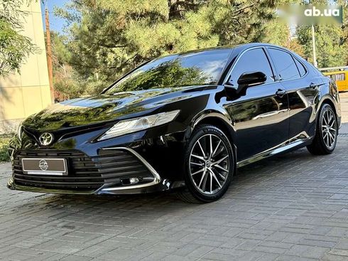 Toyota Camry 2022 - фото 2