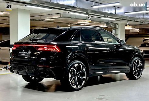 Audi RS Q8 2023 - фото 24