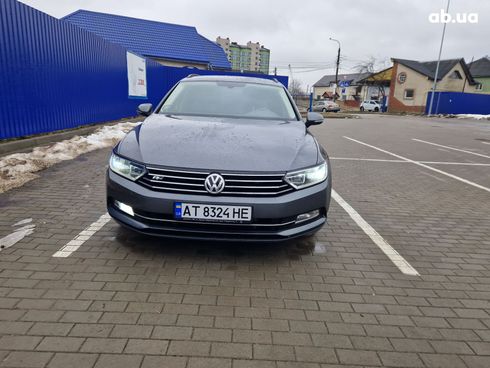Volkswagen Passat 2017 серый - фото 7
