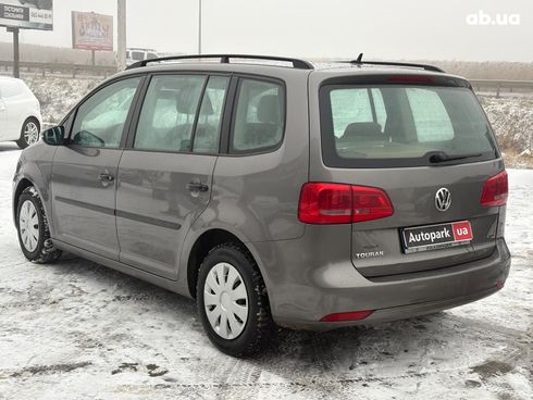 Volkswagen Touran 2011 серый - фото 9