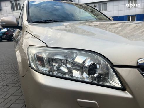 Toyota RAV4 2011 бежевый - фото 10