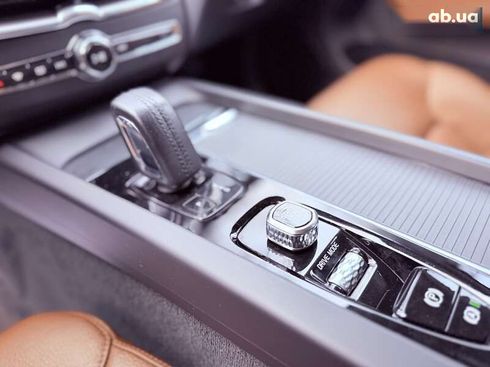 Volvo XC60 2019 - фото 11